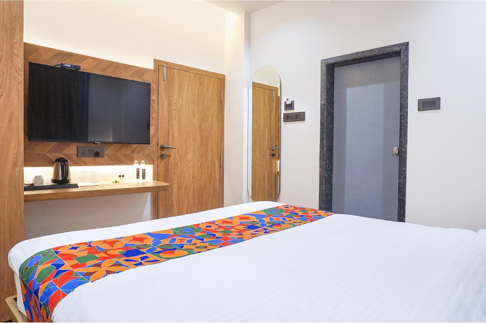 Fabhotel Prime Shourya Residency - Nr Maharshi Karve Museum 푸네 외부 사진