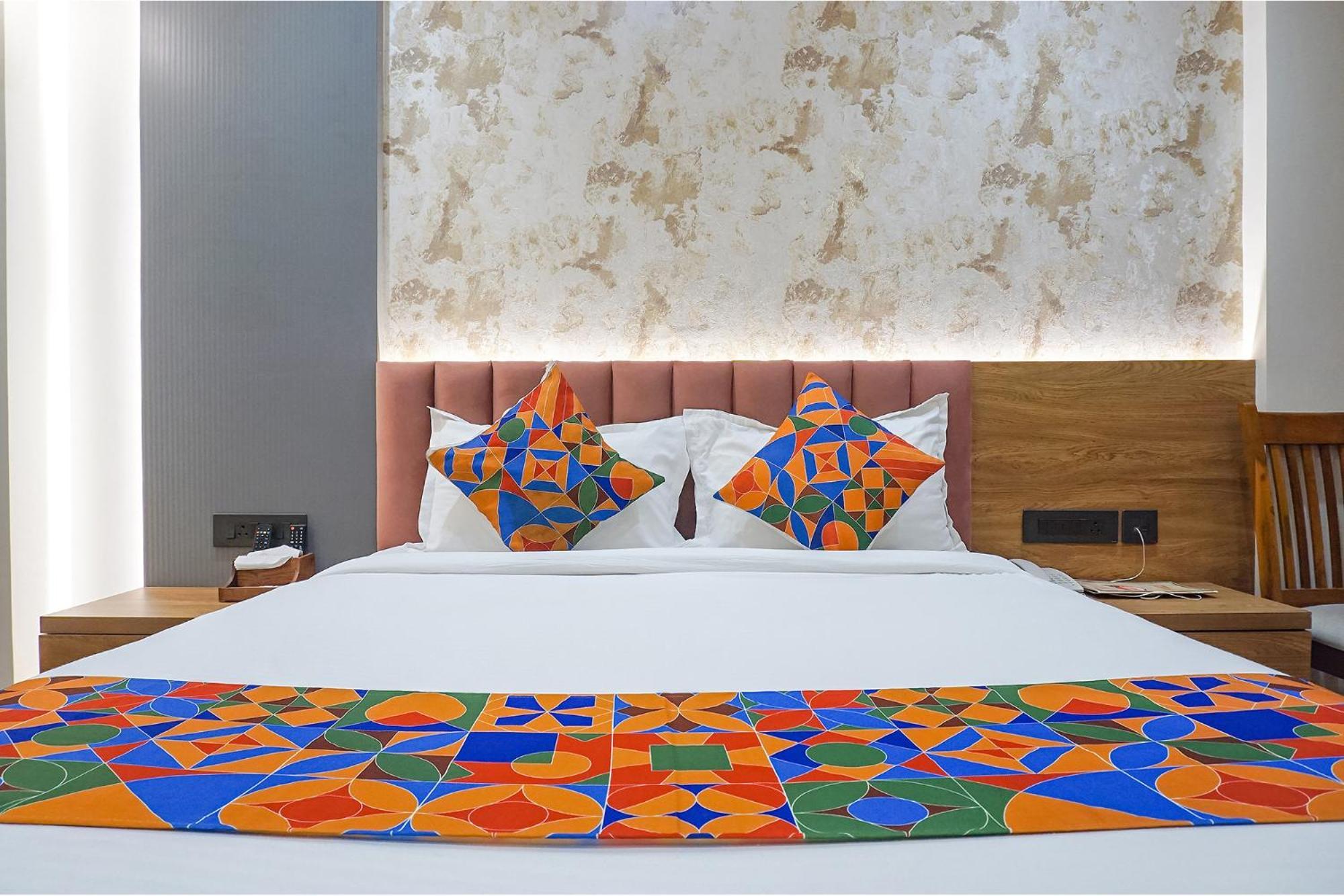 Fabhotel Prime Shourya Residency - Nr Maharshi Karve Museum 푸네 외부 사진