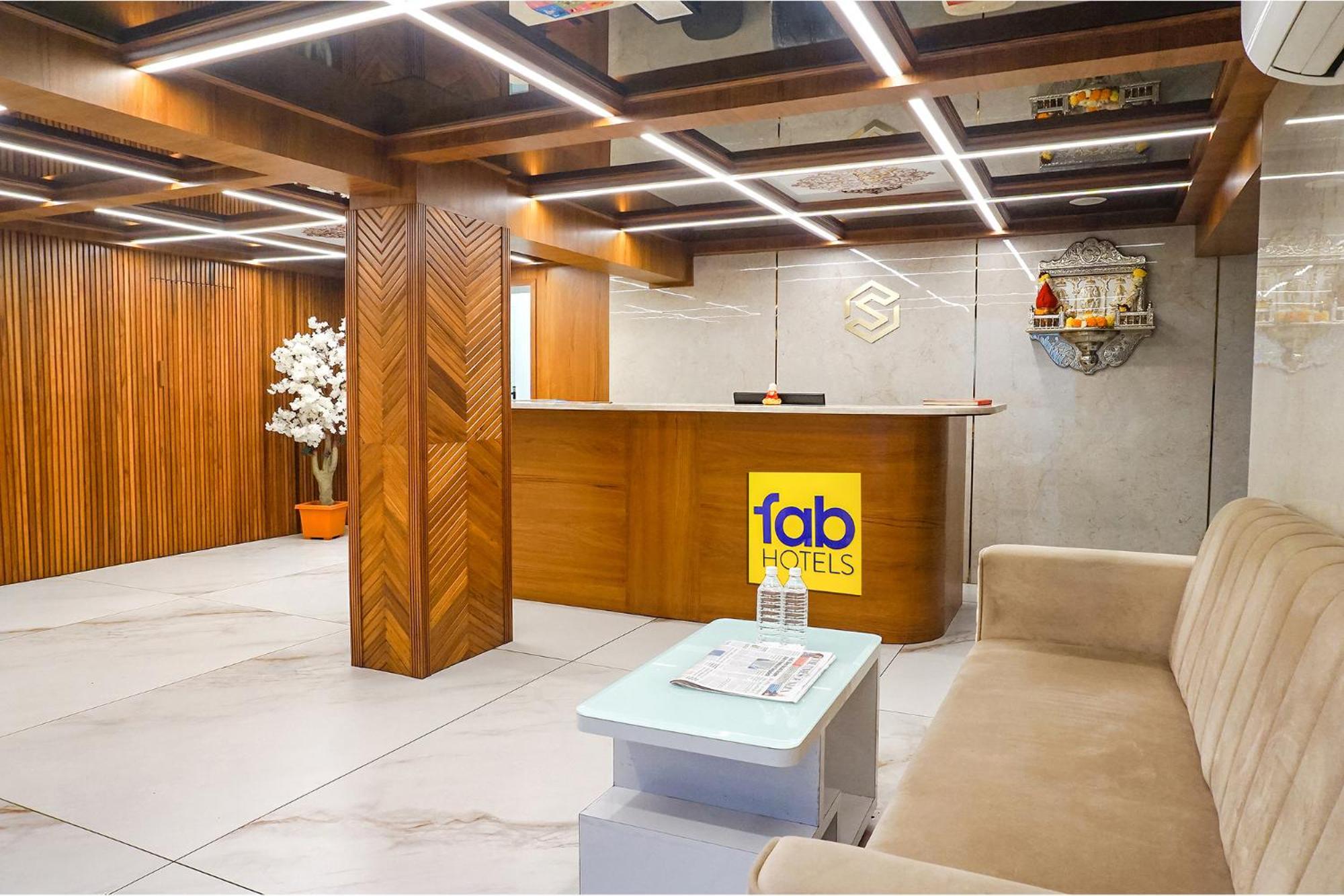 Fabhotel Prime Shourya Residency - Nr Maharshi Karve Museum 푸네 외부 사진
