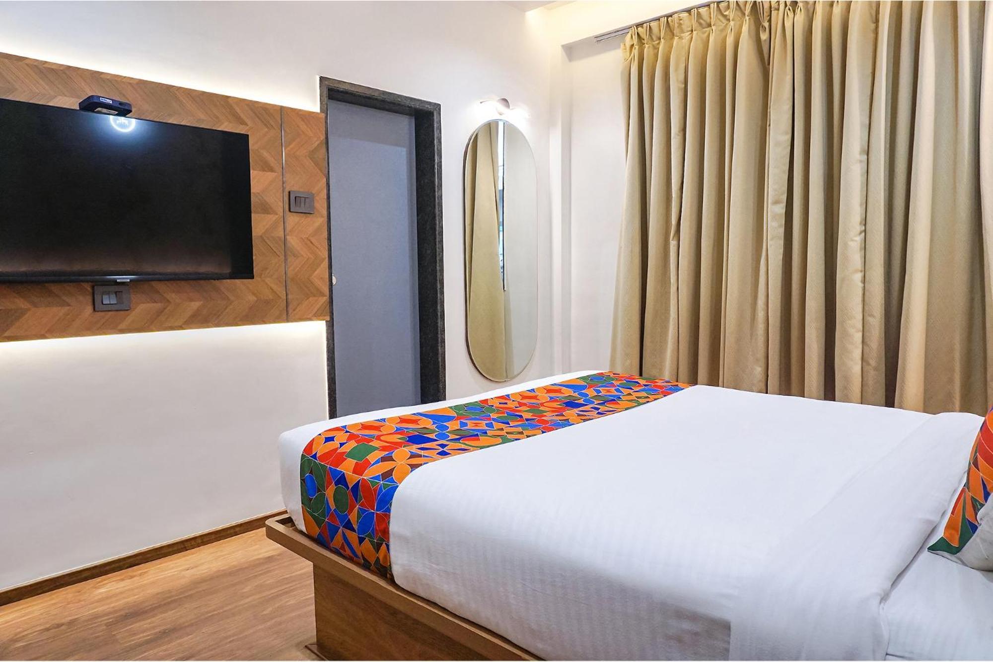 Fabhotel Prime Shourya Residency - Nr Maharshi Karve Museum 푸네 외부 사진